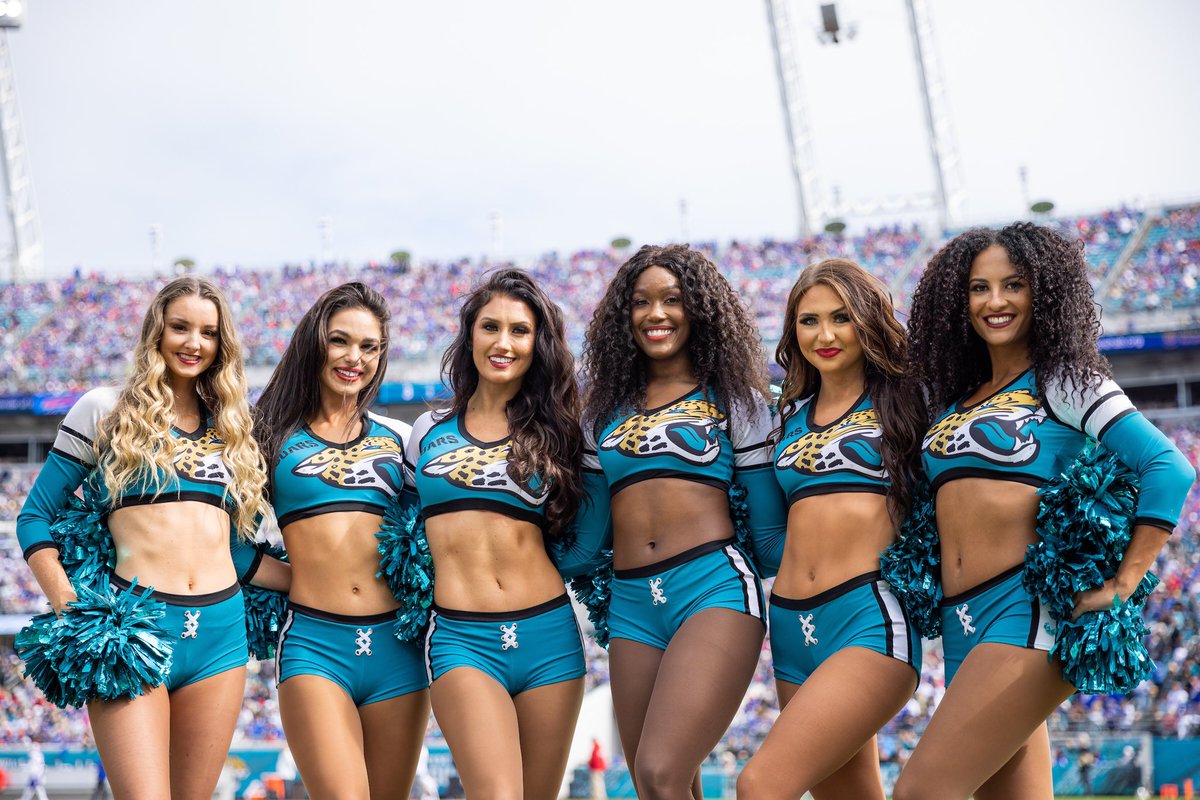ROARoftheJags's tweet photo. Hailee, Regan, Meredith, Jessica, Eden &amp; Sandy 😍
Check out more 📸 from game day: 

https://t.co/uayVNeI93I https://t.co/pdKyo5NFGx