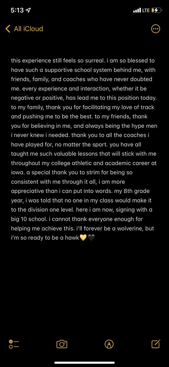 hollyduax's tweet photo. signed and ready to run🖤💛#ghawks https://t.co/7cCDZs3KZ9