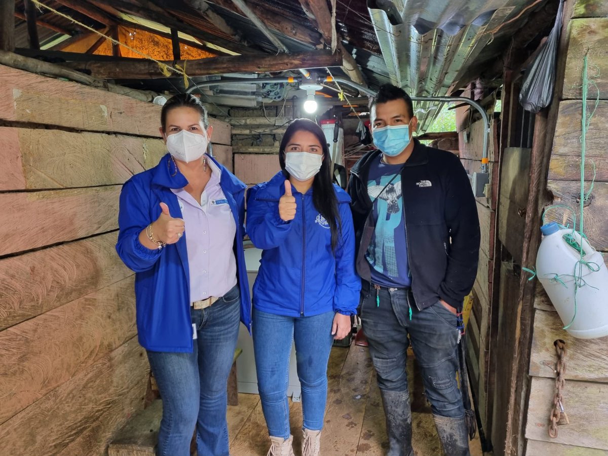 UnidadVictimas's tweet photo. "Con esta entrega llegamos al cumplimiento total de las acciones del Plan Integral de Reparación Colectiva de #Arenillo #Palmira #Valle", dijo @LoreMesa, subdirectora de la @UnidadVictimas #UnidosPorLasVíctimas #RetoUnidos https://t.co/oWwmdB76c5