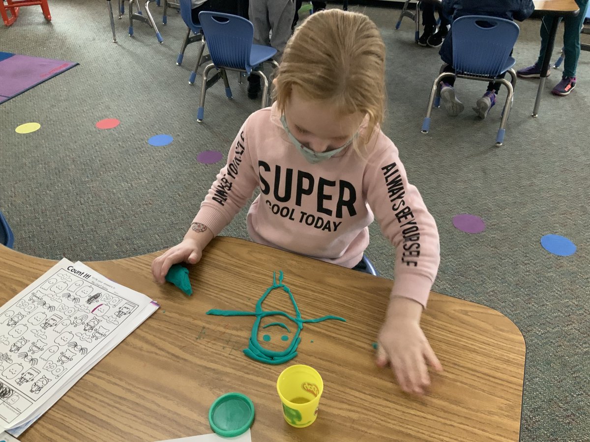 MrsSjolie's tweet photo. Beep Beep Boop! Happy WaCkY wEdNeSdAy, Robots! 🤖We had fun putting together a class robot and getting him across the carpet of obstacles using some simple coding
🤖Making playdoh robots
🤖Adding eyes to robots with partners during math https://t.co/4D1pZdRDfg