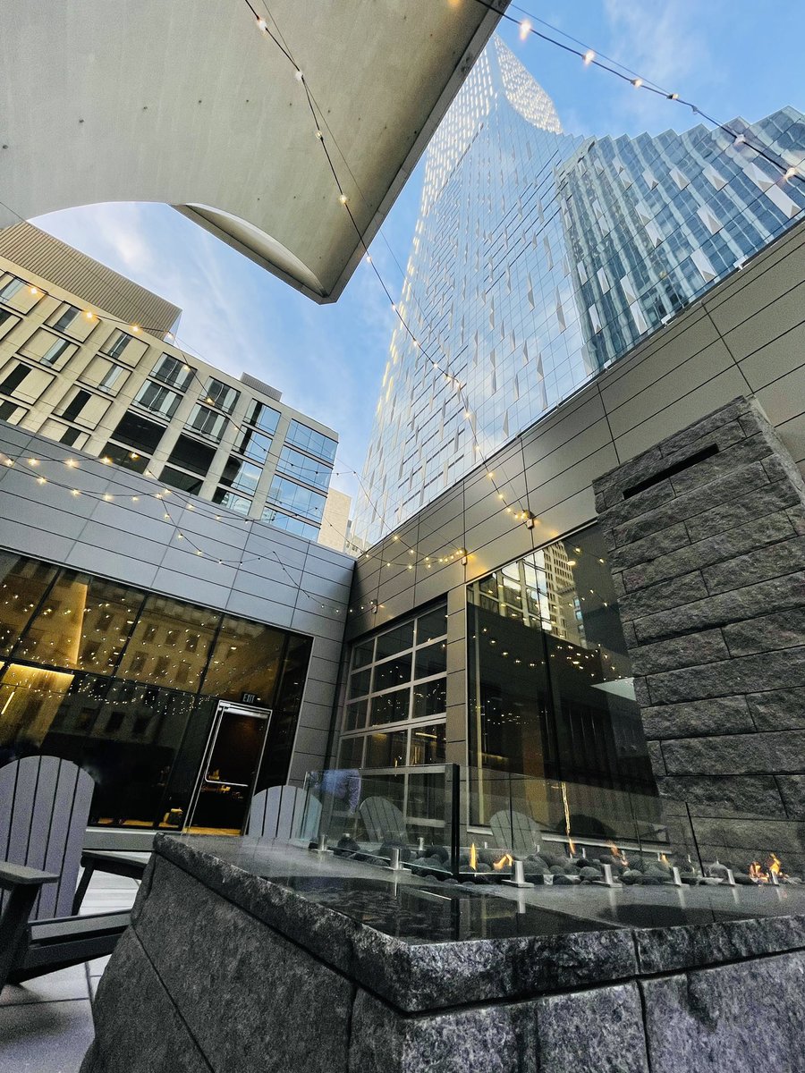 400 University tweet media