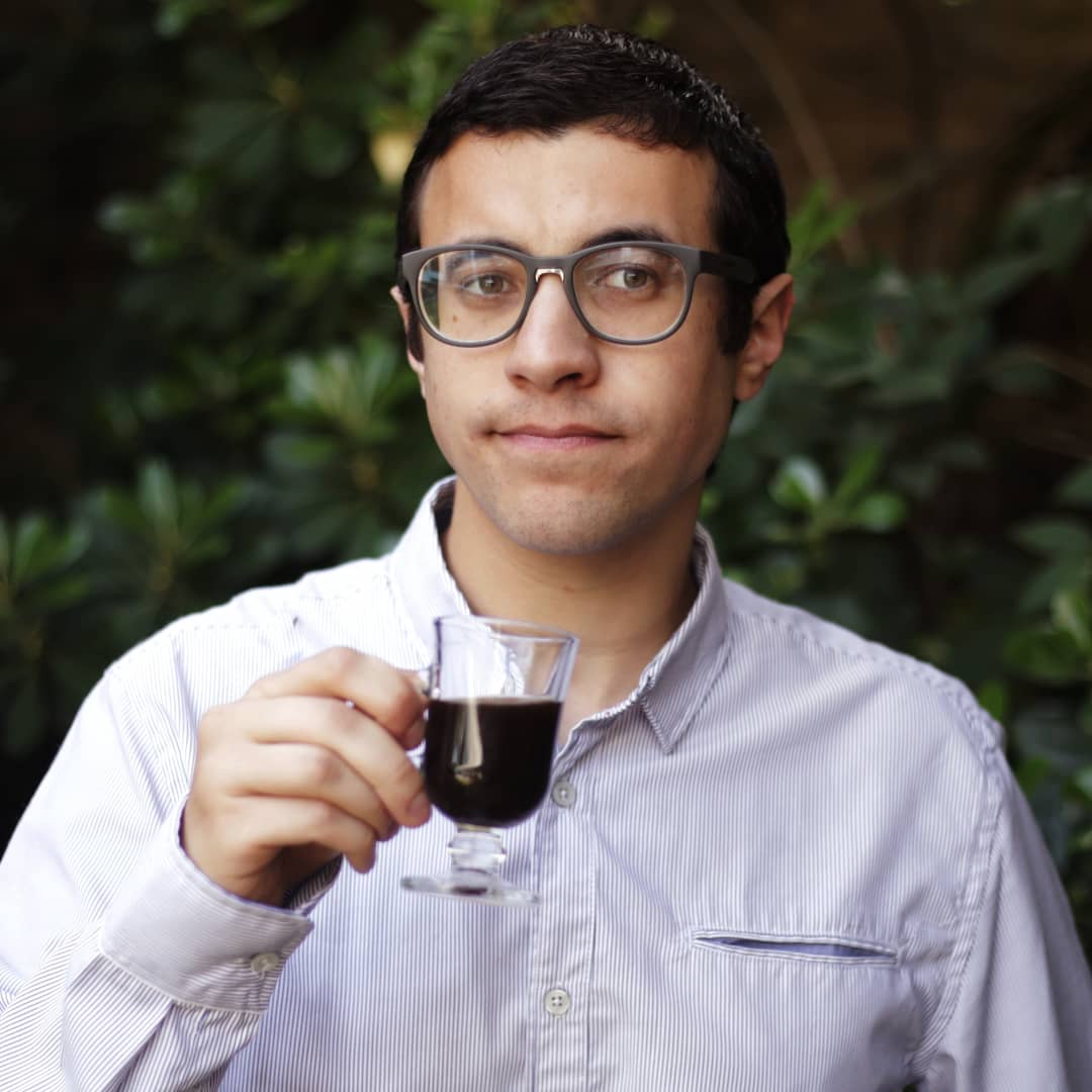 mateobraga's tweet photo. A veces me pasa que algún amigo me cruza por la calle y me dice "¡Ah, sos vos! ¡No te reconocí sin el café!" 😅

Este domingo en #AstroBar ni se pregunta qué voy a tomar yo, ¿no? https://t.co/8SJrGWPS35