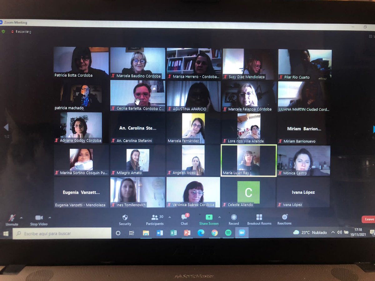 MujeresProCba's tweet photo. 1ra. Jornada capacitación Mujeres Líderes en Política. Nos acompañaron @Sofiabrambilla y @MariaLujan_Rey . https://t.co/pRyIdEtLWr
