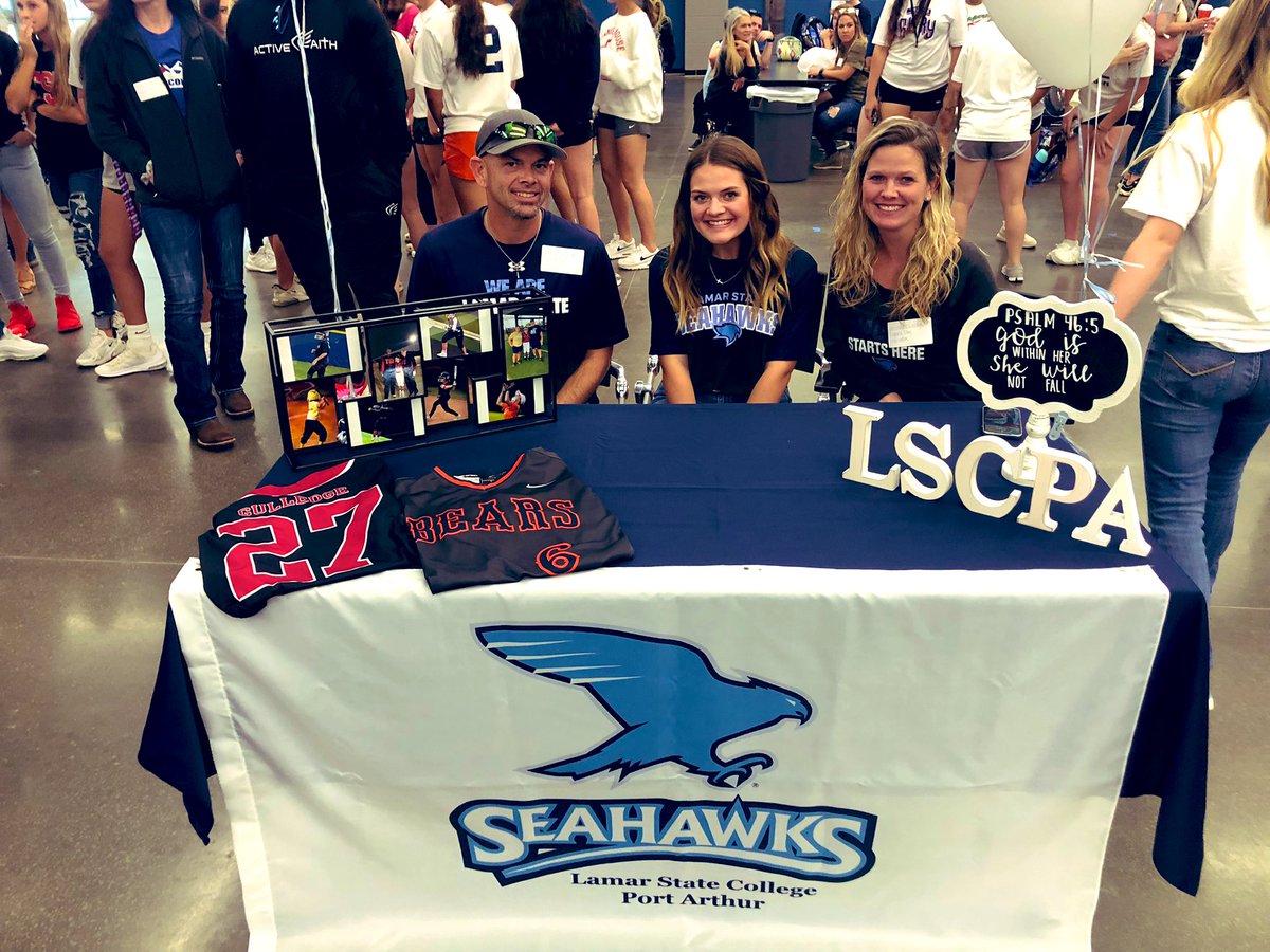 Bridgeland_SB's tweet photo. So extremely blessed to celebrate our seniors today as they sign their National Letter of Intent to continue their academic and athletic careers at the next level! We are so proud of you Kyleigh, Makenzi, and Shelby! #136 #BridgelandSoftball ✍️🥎 @bhabc_bears @BridgelandCFISD https://t.co/pidL6tj8Yx