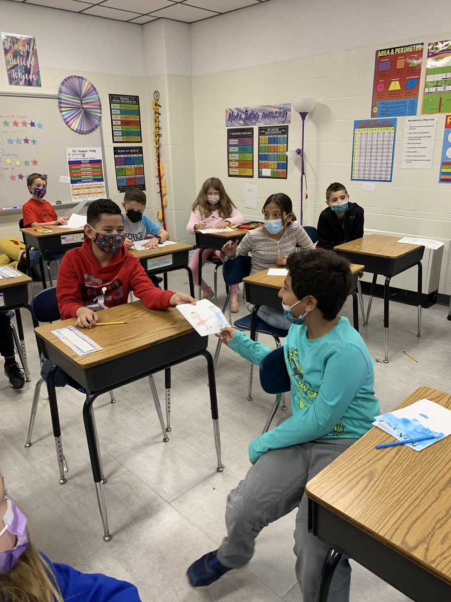 fssdMES's tweet photo. Students in Ms. Osborne’s 4th grade class made each other cards today to give someone a reason to smile. 😀 #MooreSoars #beniceweek https://t.co/9qz3z57Yiu
