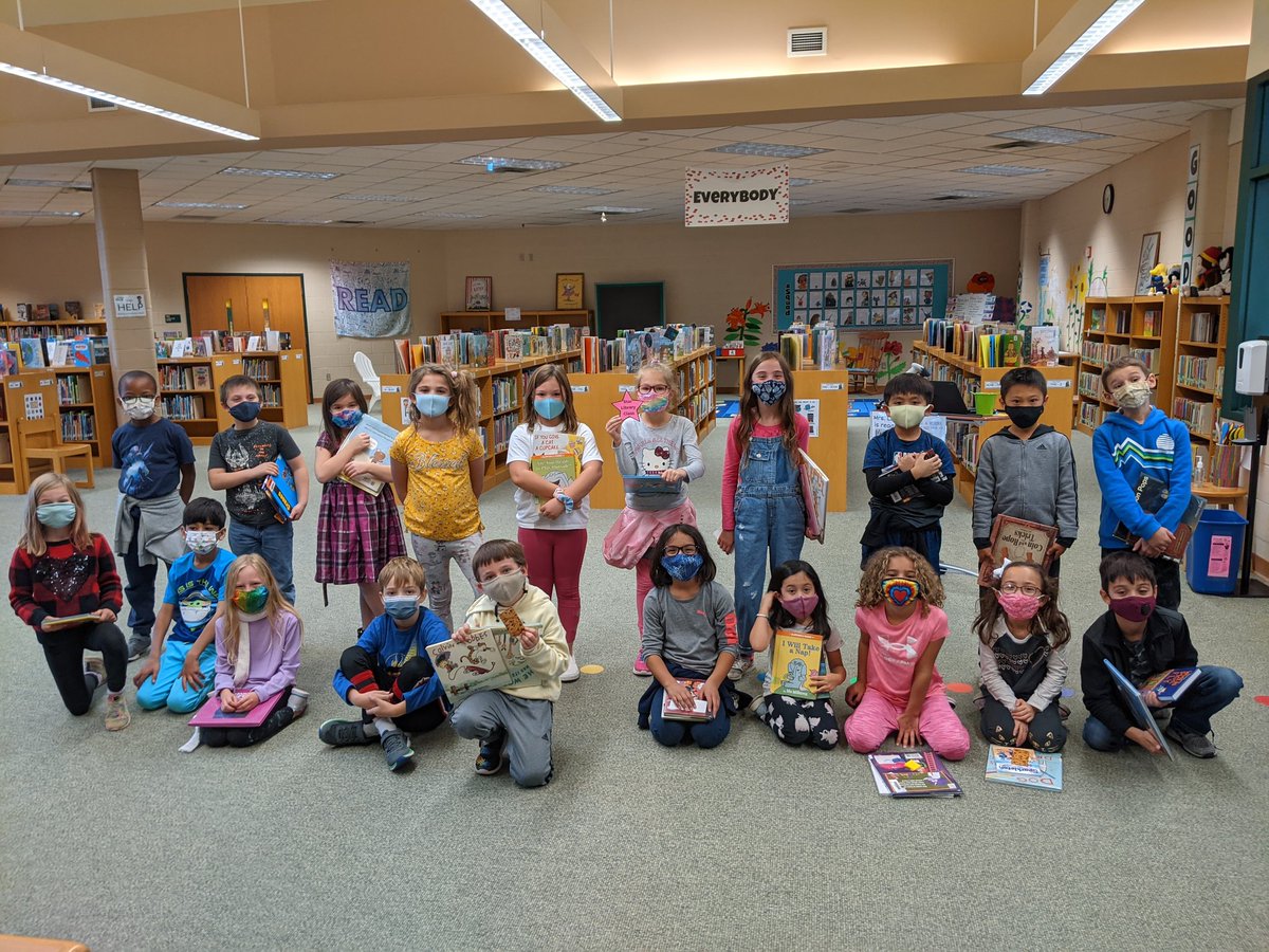 Another class got their 5th star today!  Congratulations <a href="/mgerlach2/">Margaret Gerlach</a>'s class!!
<a href="/CopperHillES/">Copper Hill</a> <a href="/FlemRarSchools/">FlemRarSchools</a> #librarylife