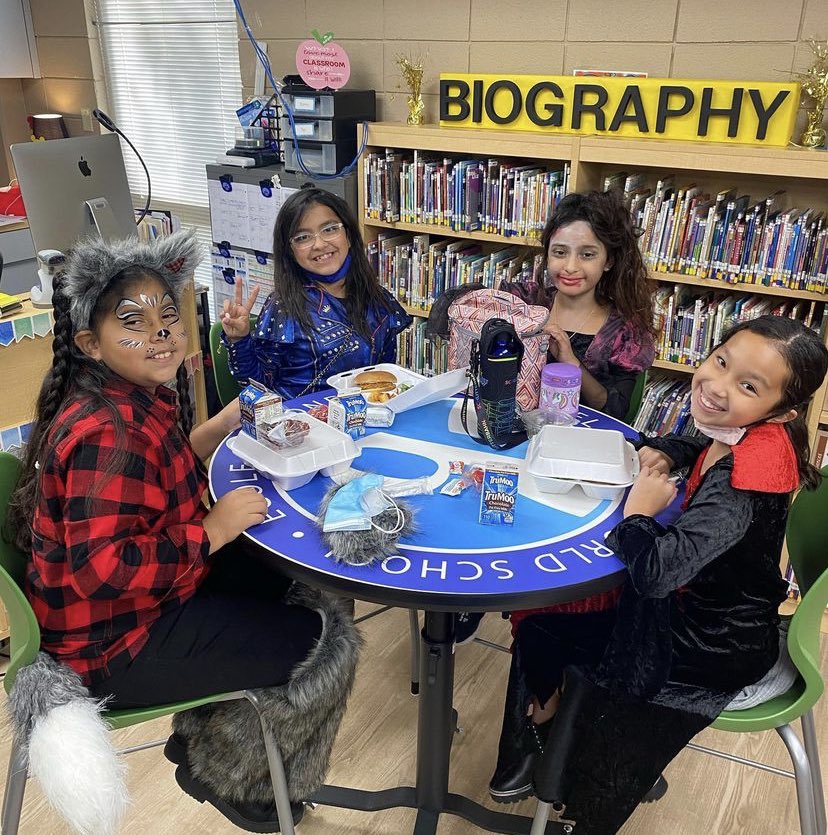VeroRodz7's tweet photo. A3: Absolutely see this happening in the ILC. Our Austin Knights have waited for their renovated ILC and taking full advantage of all our wonderful sections #HCISDreads #smalllibraries #bigchanges https://t.co/Pp2GnY5RdH