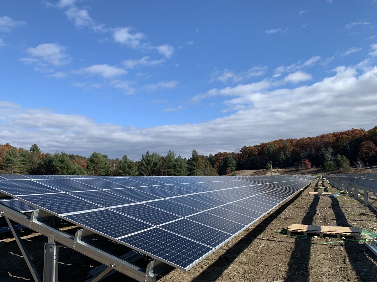 DavidOlaughlin2's tweet photo. Hardworking members of IBEW local103 continue installing solar array ☀️🌞🧰🦺⚡️Acton Ma. Universal electric ⁦@LAntonellis103⁩ @ibew103 https://t.co/OJAboT3n6o
