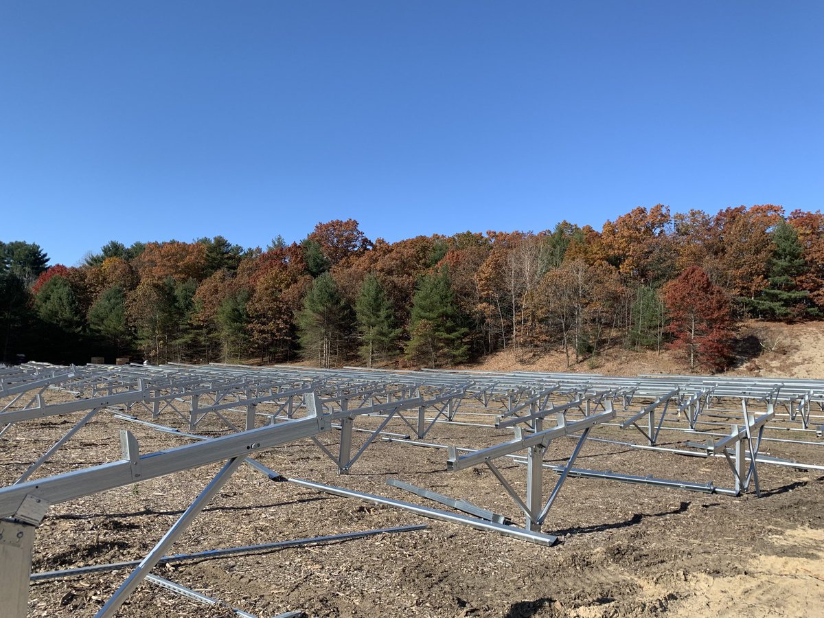 DavidOlaughlin2's tweet photo. Hardworking members of IBEW local103 continue installing solar array ☀️🌞🧰🦺⚡️Acton Ma. Universal electric ⁦@LAntonellis103⁩ @ibew103 https://t.co/OJAboT3n6o