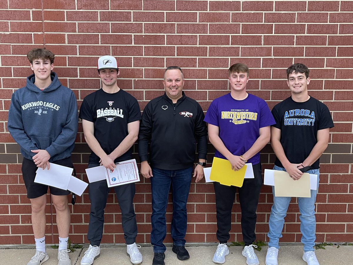 elite18UJohnson's tweet photo. Today, @OwenRoss2022 @RyanTHarris43 @BenHixon1 and @CDCorrigan99 officially signed their letters of intent. I, @DarrinJohnson, am honored to have been able to coach each of them. The best is yet to come. @teams_elite @YHSBall #EliteStrong https://t.co/3vyHGEF2Rb