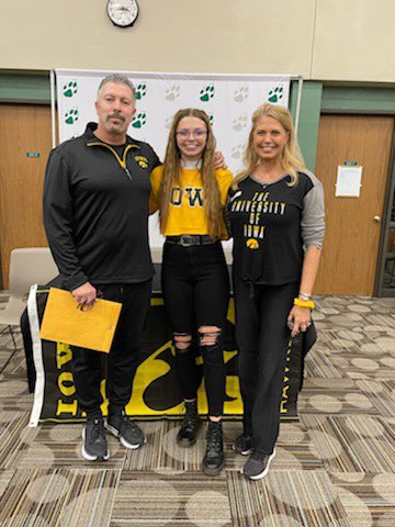 WHS_SCCSD's tweet photo. West High Senior Holly Duax officially signs with the University of Iowa for track and field. 🏃🏽‍♀️🏃🏽‍♀️🏃🏽‍♀️🏃🏽‍♀️🏃🏽‍♀️🏃🏽‍♀️🏃🏽‍♀️ https://t.co/JMUnIlPKXw