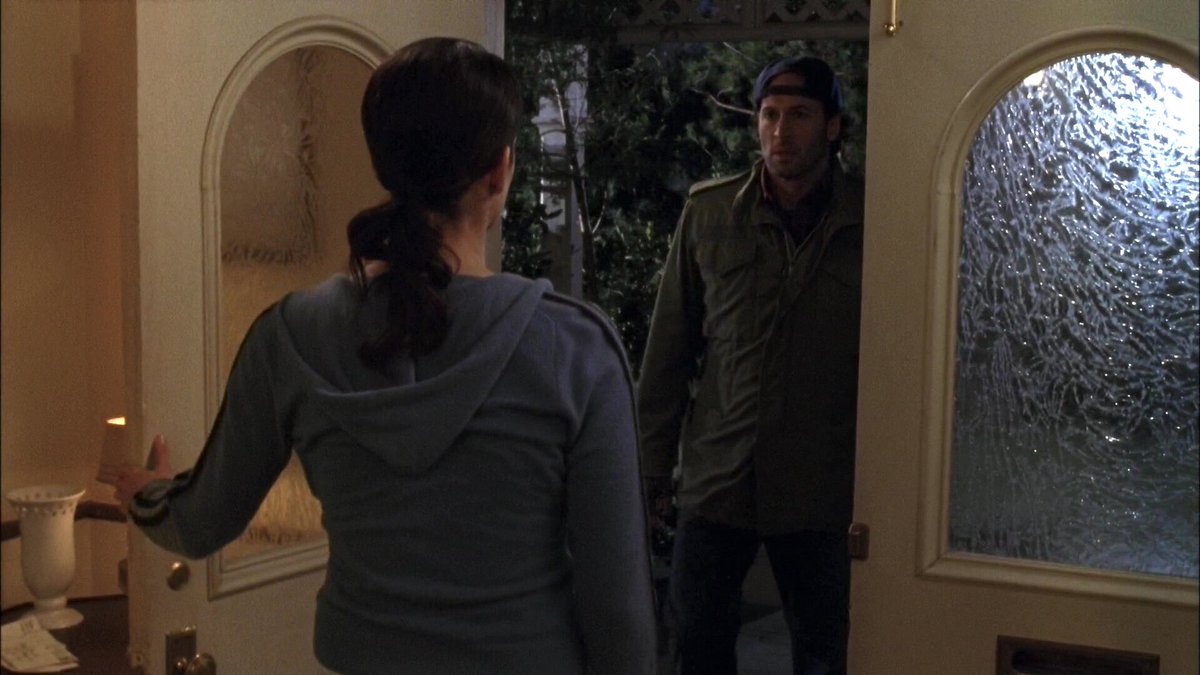 javajunkiebest's tweet photo. luke and lorelai + getting back together kisses https://t.co/VA9YQFO3Q3