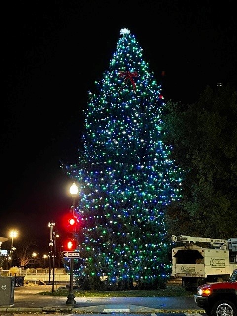 Our Spokane team was busy last week installing this beautiful light display in Spokane's Riverfront Park. 🎄The tree has over 2,300 lights and took 11 hours to install. #senskeservices
fb.me/e/4PL4YCpRg