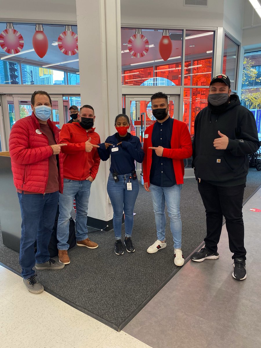 Chicago River North got its first recognition pin! Special shout-out to TSS Scottie for doing a phenomenal job delivering an amazing guest experience and safe &amp; secure culture at T3402 <a href="/MikeQuinn75/">Mike Quinn</a> <a href="/kschambach4/">Kyle Schambach</a>