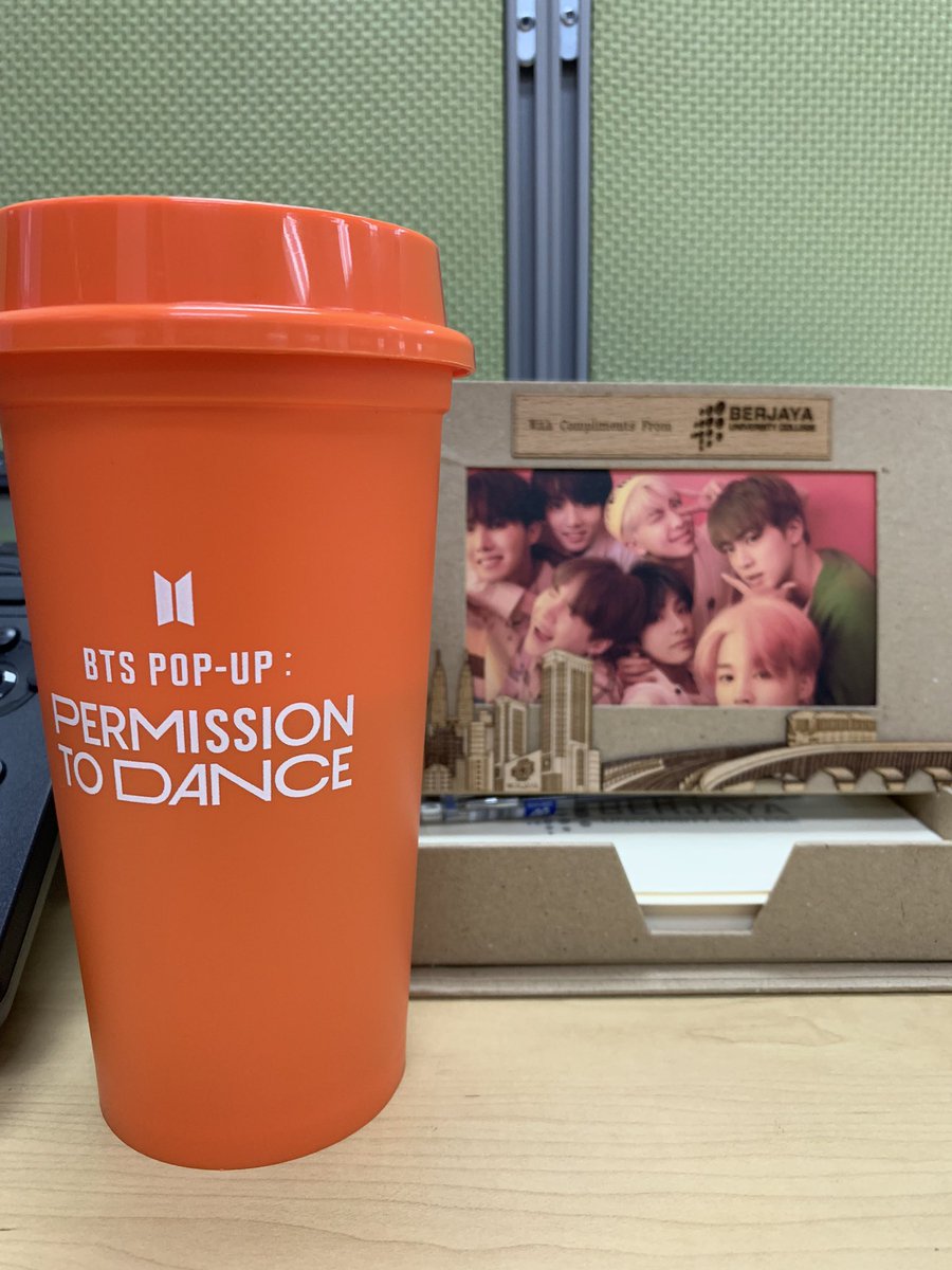 mygitangerine's tweet photo. yes, i drink hot coffee this morning, because its raining and cold.
Thank you @onenonlyjjk , my orange tumbler safely arrived! #57feedbacks π§‘ https://t.co/S7zEazYaVE