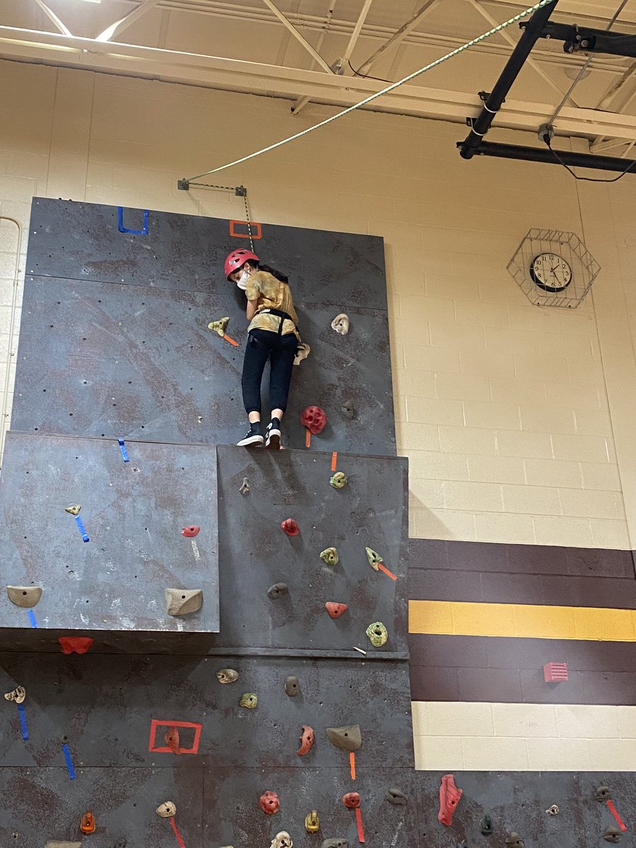 MrsMohl_HPE's tweet photo. A lot of teamwork, communication, trust, and stepping outside our comfort zone today in PE! #GMMSPE #HPE #mifflinSD #habitsofmind 🧗🏻 https://t.co/6879J4RYFx