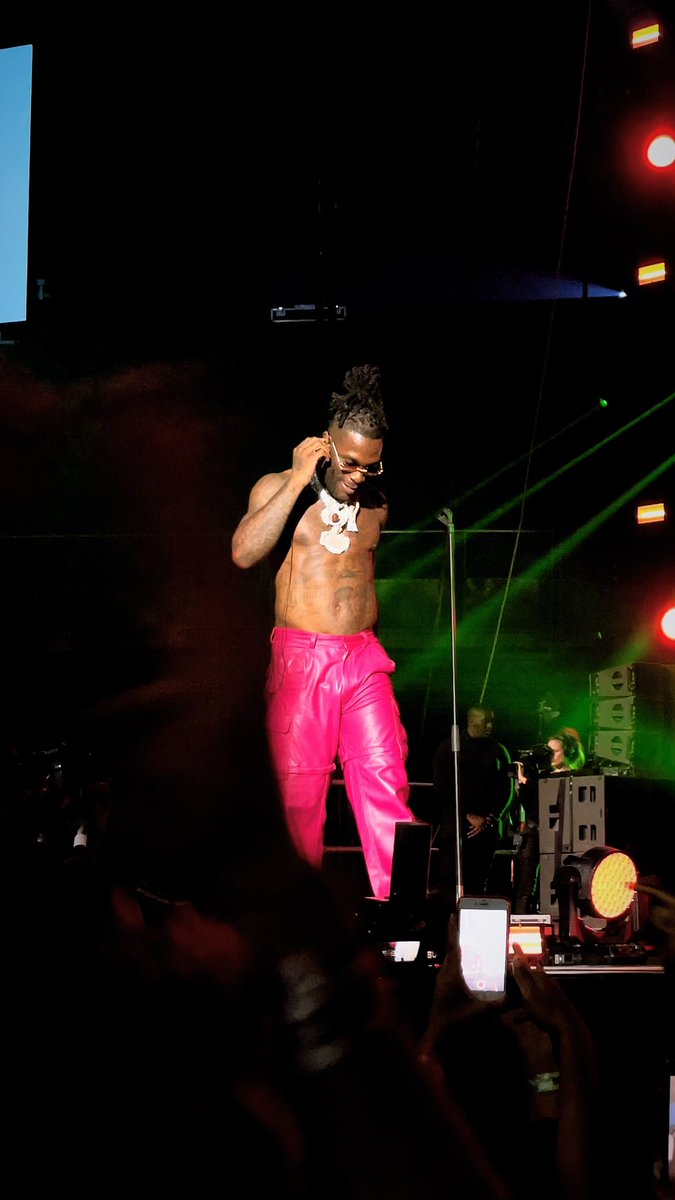 hissein02's tweet photo. C’était quelque chose 📸 @burnaboy https://t.co/aSXxmoxevg