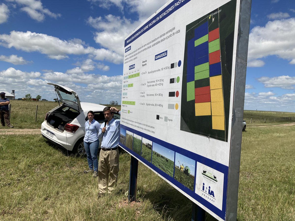 ayalaw33's tweet photo. Visita de estudiantes de @fvetuy  a @INIA_UY Palo a Pique . Es el retorno a actividades presenciales controladas . @provirasanz @AgroambientalA  @fpereyragoday  M. Lema, J. Velazco . Temas:Invernada, cria recría , toros, emisiones de metano , pasturas, campo natural https://t.co/5g1iPcMK49