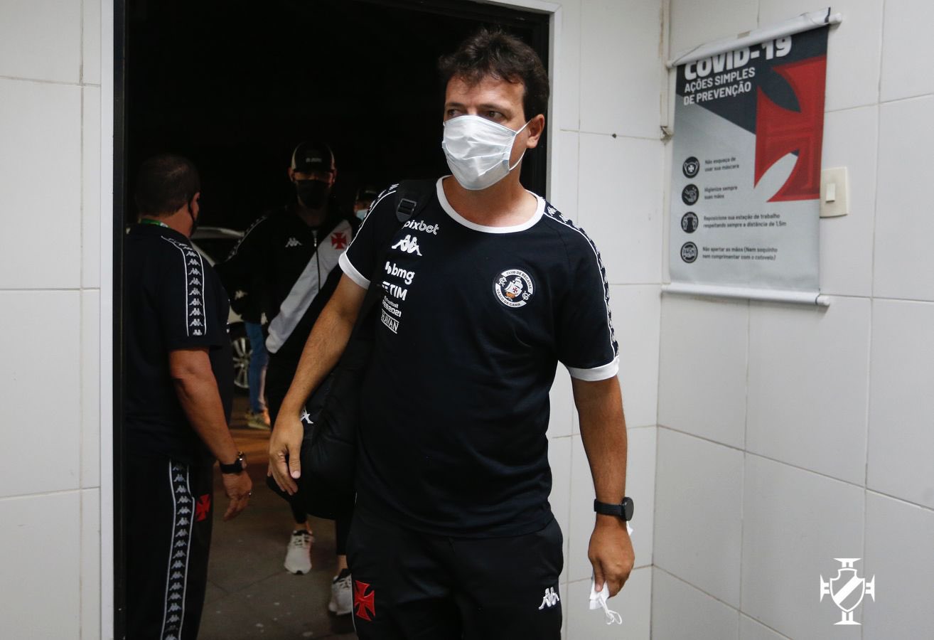 Após mais uma derrota, o técnico Fernando Diniz foi desligado do comando do Cruzmaltino. Foto: Rafael Ribeiro/Vasco da Gama