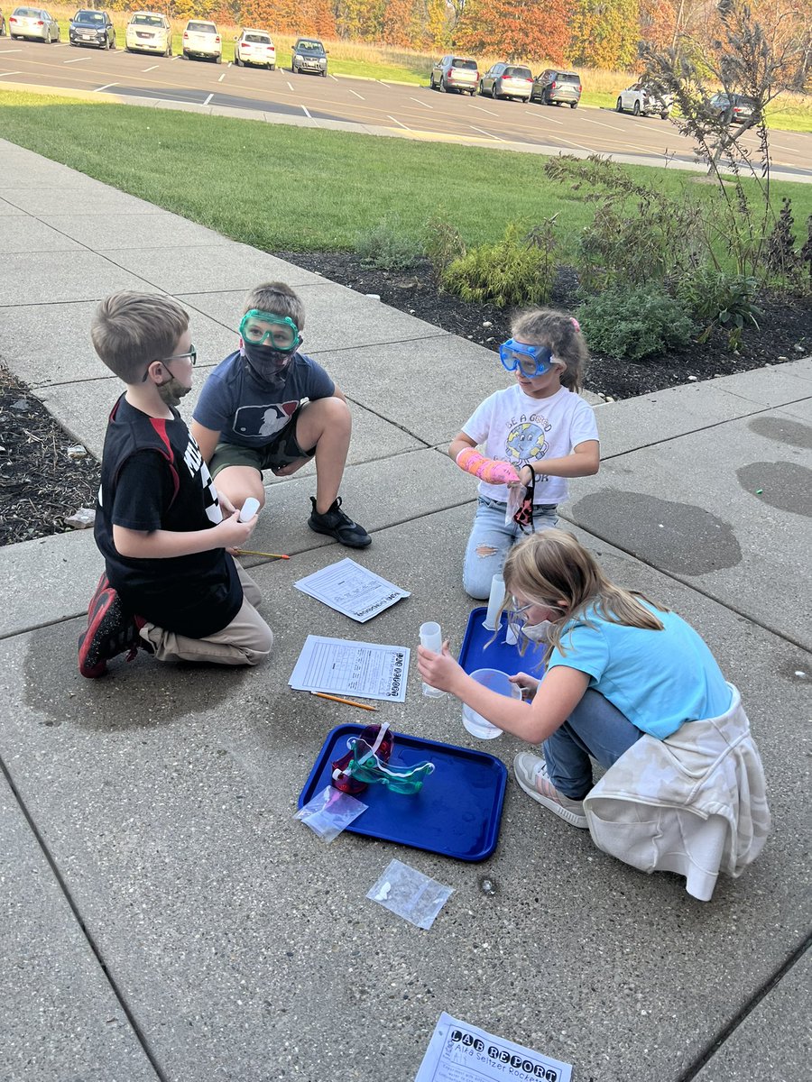 heatherldingus's tweet photo. These All-Star scientists created a chemical change today with our alka-seltzer rocket science lab. They identified the changes in the properties of matter, making me one proud 3rd grade science teacher! @Milford_Schools #OurStory @MulberryEagles https://t.co/H3RvkXmLtQ