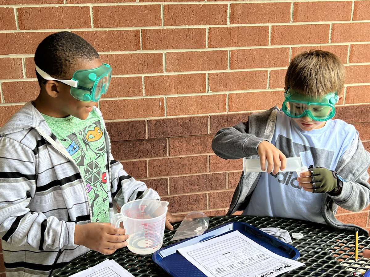 heatherldingus's tweet photo. These All-Star scientists created a chemical change today with our alka-seltzer rocket science lab. They identified the changes in the properties of matter, making me one proud 3rd grade science teacher! @Milford_Schools #OurStory @MulberryEagles https://t.co/H3RvkXmLtQ