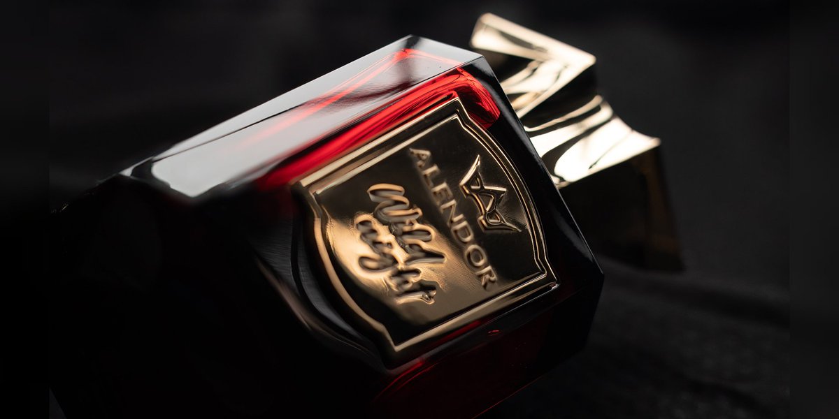 Alendorparfums's tweet photo. Our Wild night colors are red and gold! What color is yours?
 
Photography by Maruša &amp; Daniel

#alendor #wildnight #perfume #fragrance #duft #niche #parfum #scent #aroma #handcrafted #luxury #tobacco #Cigar #Germany #France https://t.co/kN7lRaSGUt