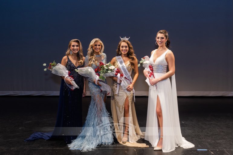 AnelloWx's tweet photo. A few weeks ago I competed in the Miss America Organization for my University’s pageant title and I placed second!! I loved every second and I especially loved showcasing my fondness for weather in my on-stage talent for the evening! #missmsu #msuwx #mswx #mao https://t.co/02daFixBIu
