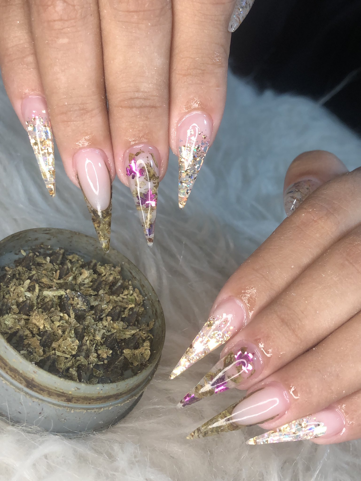 X 上的 JUNINHO DA 10 FRASES #10k：「Unhas com maconha natural, já pensou se a  moda pega?  / X