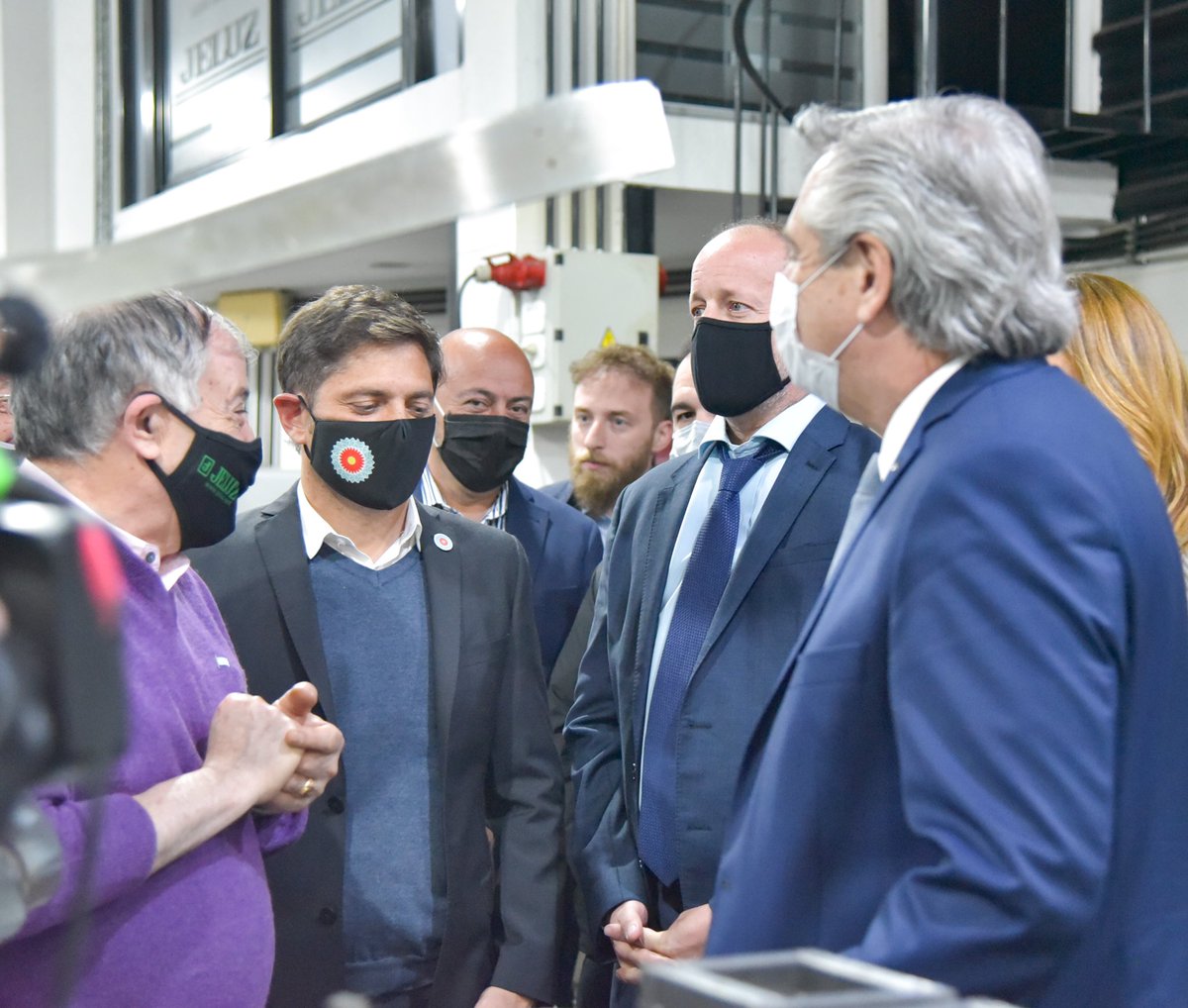 minsaurralde's tweet photo. Junto a @alferdez, @Kicillofok y @vtolosapaz recorrimos Jeluz, empresa de Lomas de Zamora con más de 50 años de trayectoria en la producción de insumos eléctricos. https://t.co/vrjeeQKw3Y