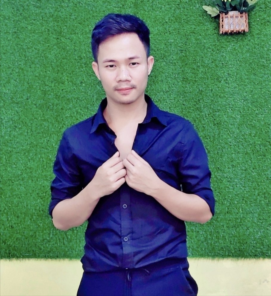 CruzSai5's tweet photo. ဒီနေ့အစည်းဝေးရှိလို့ စောစောထရတယ် အင်္ကျီကြယ်သီးလေးတပ်ပေးမယ့်သူတောင်မရှိ တဲ့ဘဝ https://t.co/BTxK1Y9OjA