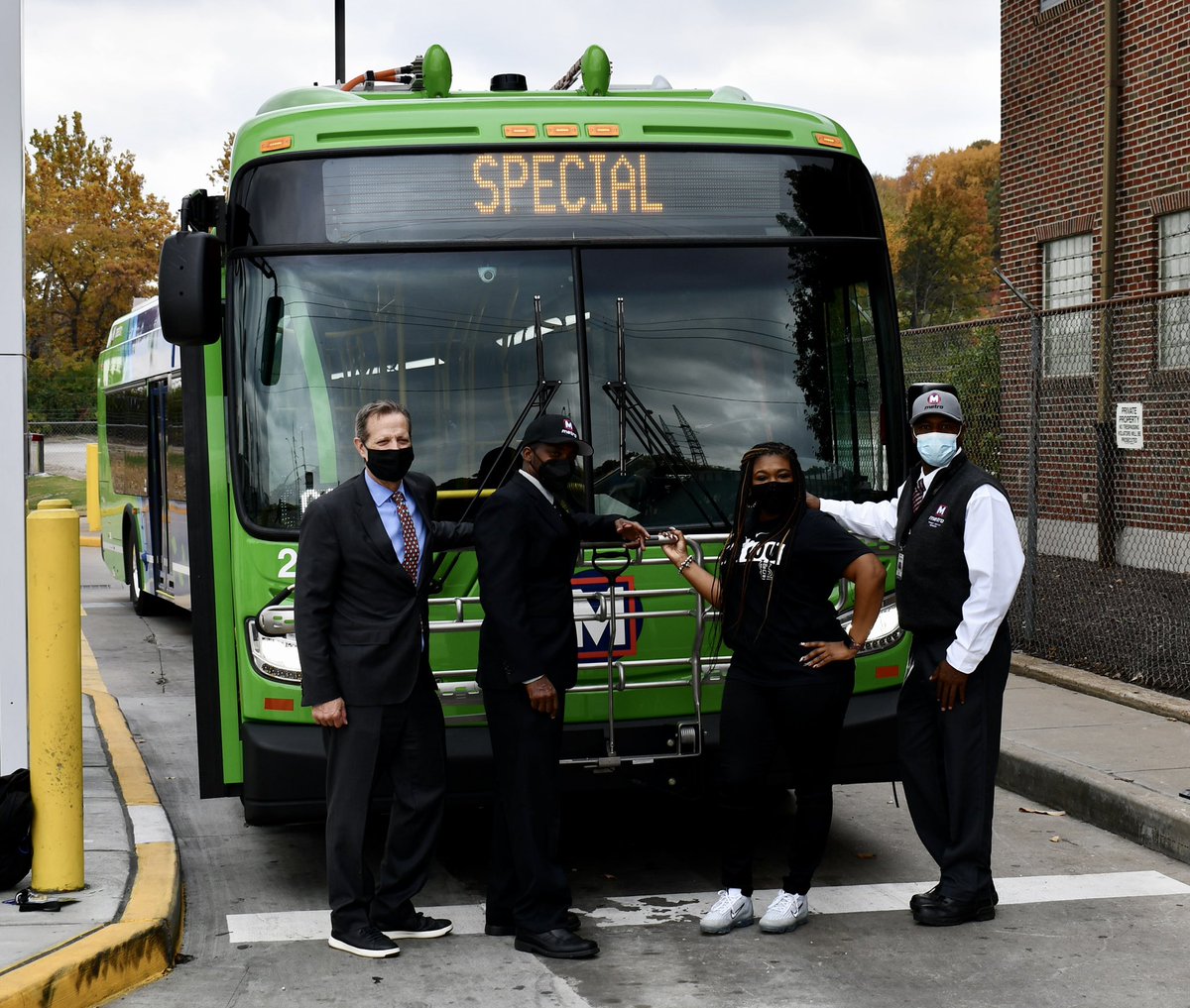 STLMetro's tweet photo. Guess who stopped by the North Broadway Taylor Transit Center today to check out the 60-foot battery electric buses?

Congresswoman Cori Bush, that’s who! We hope @RepCori enjoyed the tour.

Learn about the latest addition to our MetroBus fleet here: https://t.co/35cmyJS170 https://t.co/RtCmn3Lvd2