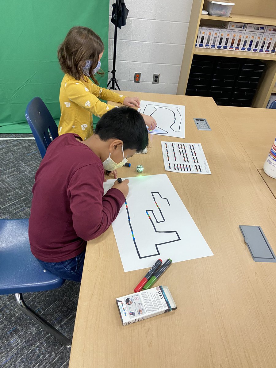 OBEStechnology's tweet photo. Students are having so much fun exploring our new STEM lab! Today we practiced map skills using BeeBots and @Ozobot #pwcs #pwcsproud #obesdolphins #dolphinpride https://t.co/nUj33uS0Ag