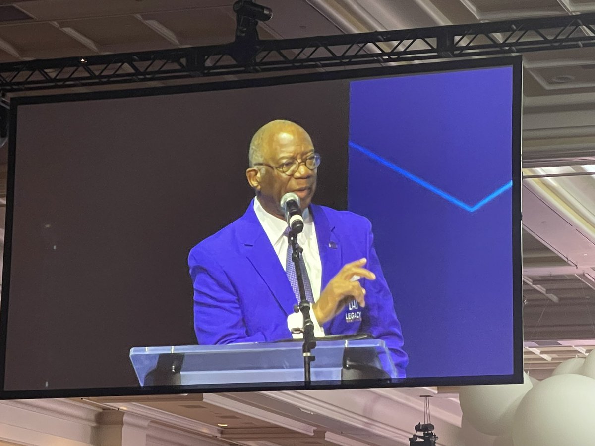 thabearded_0ne's tweet photo. EXPCON 2021 #venuswilliams #firstblackrealtor #onebigfire #lasvegas #EXPCON2021 #thabeardedrealtor #alwaysthinkingrealestate https://t.co/17Eetd5r4I