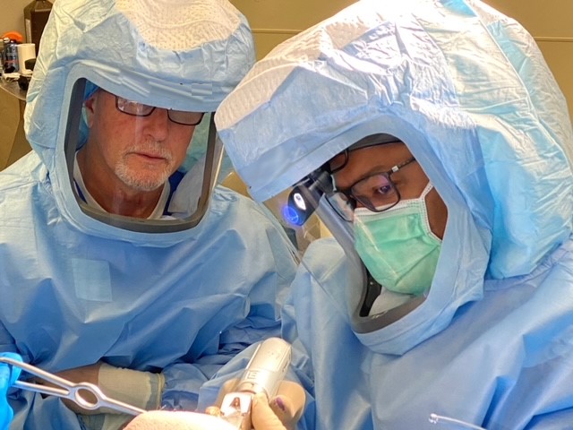 MaxxOrthopedics's tweet photo. Proud that Freedomยฎ Renew Knee was selected by Dr. Henderson for the first joint arthroplasty procedure performed at Meta Surgical Center. Visit our booth #345 at #aahks2021 to learn more. #perfectcase #renewknee #orthopedics #kneearthroplasty #maxxortho #ASC #outpatient https://t.co/9kP2sIFzjg
