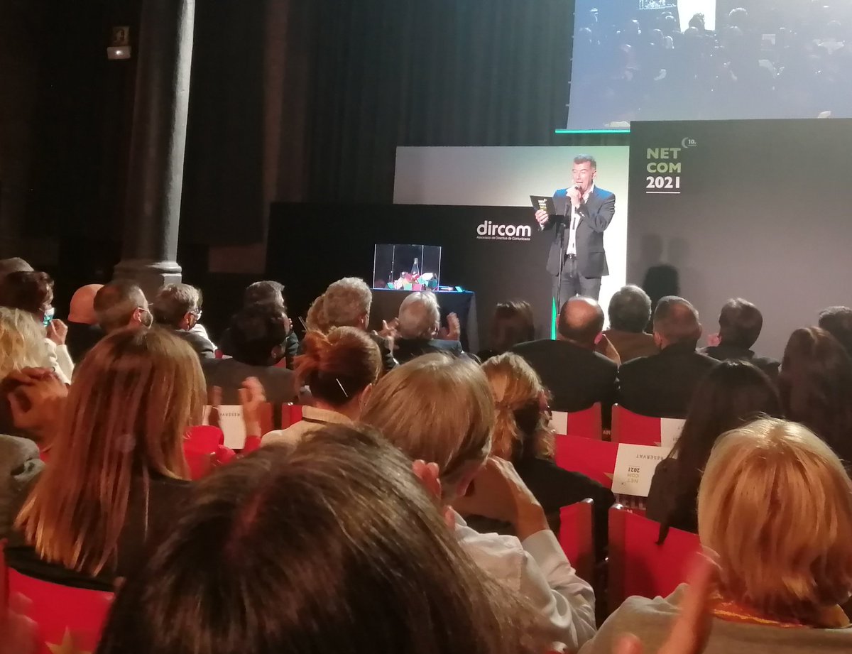 albertbalanza's tweet photo. Nit de #Netcom2021 amb més de 200 professionals de la comunicació convocats per @Dircomcat. El nostre món és més gran del que ens pensem, i avui li hem donat un punt de relativisme amb l'humor de @plaza_pep https://t.co/7Uf9MJlhrS