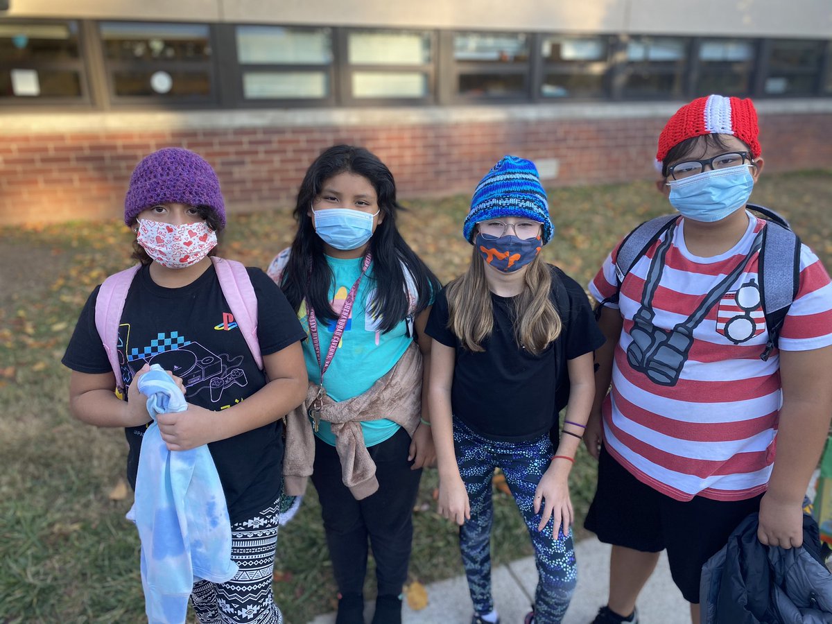 AKAMrsBrownRice's tweet photo. NoVA Crocheters (& Knitters), we’re loving our gifts! Look at our Tigers 🐯 rockin’ their new outerwear! #readyforthecold @TimberLaneES @FCPSR2 @FCPS_TitleI @fcpsnews @FSP_FCPS @PrincipalTLES @sabanford https://t.co/vy2lyYPEqe