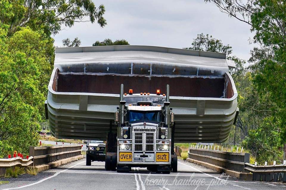 Great shot of National Heavy Haulage, part of the National Group transporting a Mining Dump Truck Tray, while being escorted by A1 Oversize Pilot/Escort Service <a href="/NationalGroupAU/">National Group</a>  #MiningAustralia #MiningTruck #DumpTruck #HeavyHaulageAustralia