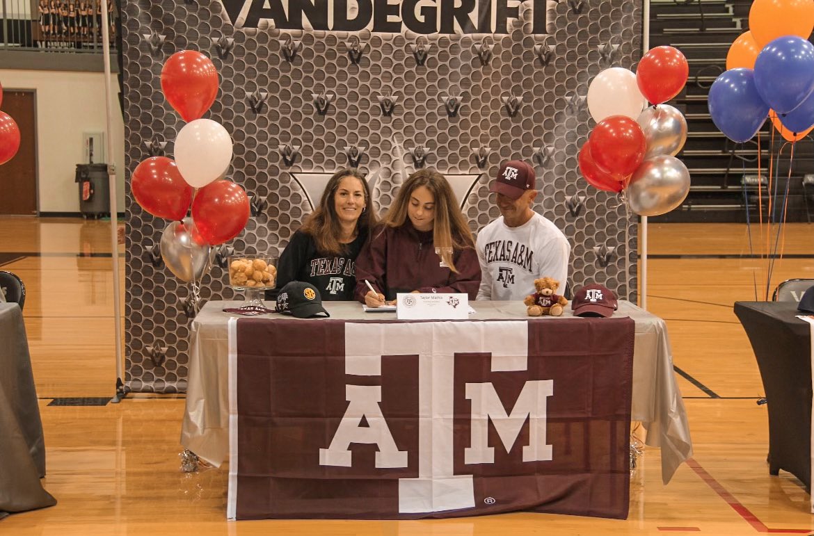 taymathiss's tweet photo. Signing day! 👍🏼 https://t.co/c0OG6fYL5u