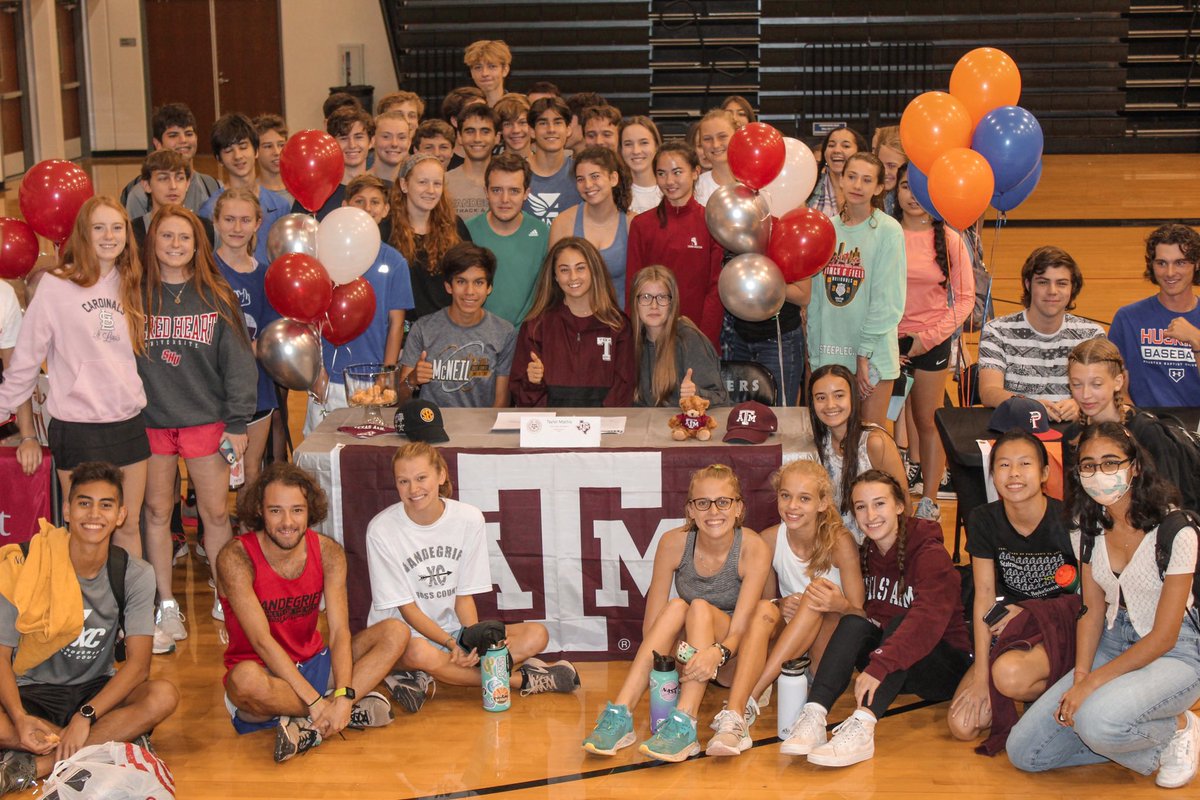 taymathiss's tweet photo. Signing day! 👍🏼 https://t.co/c0OG6fYL5u