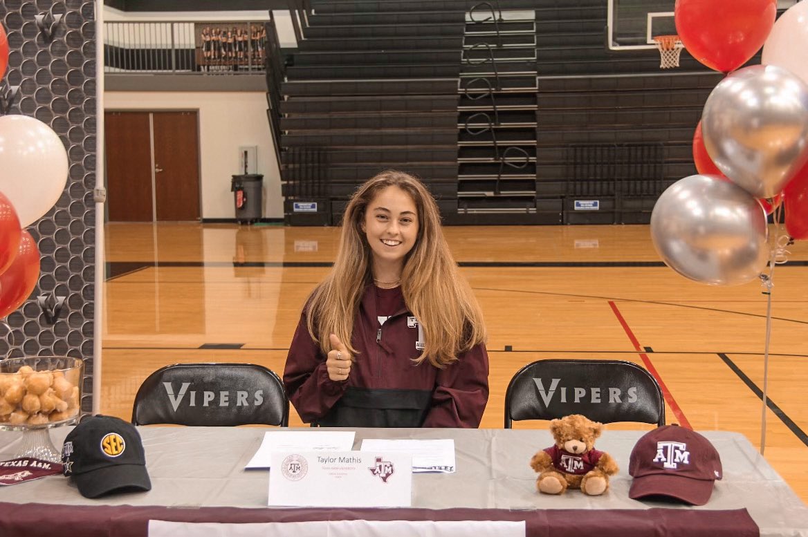 taymathiss's tweet photo. Signing day! 👍🏼 https://t.co/c0OG6fYL5u