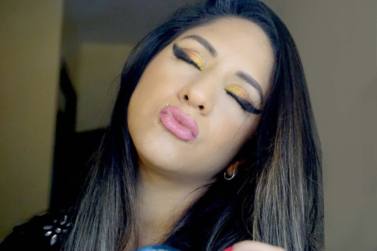 Holaaaaa como están? Ya se acaba el año Dios!, espero que todos estén bien y que termine esta pandemia 😷… Vivamos el día a día haciendo lo que más nos gusta y dejando de un lado el estrés💜✨ 

#happy #love #cantante #musica #friends #family #peru🇵🇪