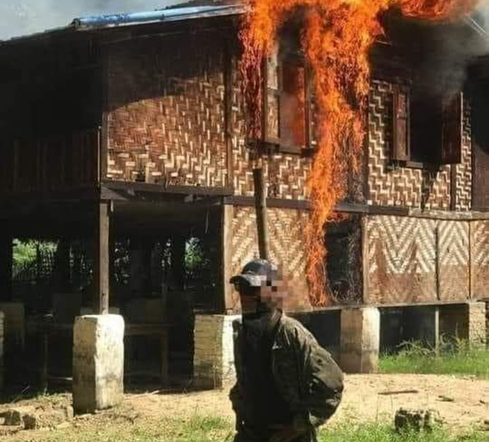 tun_kyaw's tweet photo. Democratic NLD Terrorists Fought Against Excavators
https://t.co/cCJgsmf3HL https://t.co/sqrLhnBmDV
