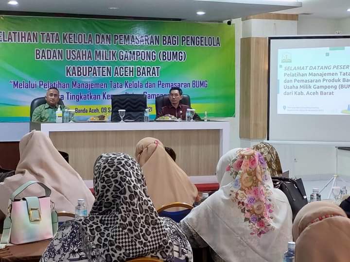 rakan_tarmizi's tweet photo. Hari ini Bang Tarmizi, SP memberi sambutan dan motivasi kepada Pengurus BUMG dan Keuchik se Aceh Barat pada acara Pelatihan Tata Kelola dan Pemasaran Bagi Pengelola BUMG.
Besar Harapan BUMG mampu menciptakan PAG, tercipta lapangan kerja dan gampong menjadi mandiri.
#AwakDroe https://t.co/xpA2QTYW0R