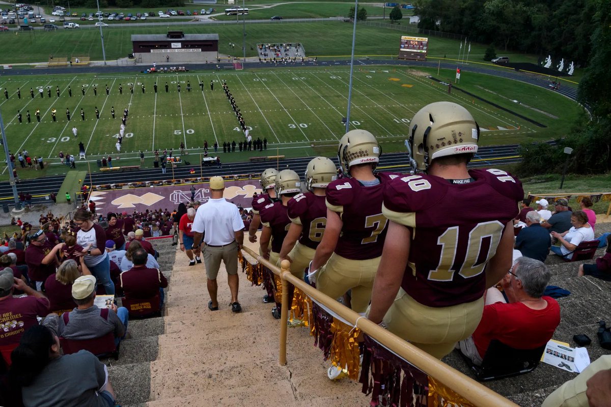 USAFootball's tweet photo. Check out this unique high school football stadium 🤩
📍 The Snake Pit, Mt. Carmel, IL https://t.co/UfjlNqTZO2