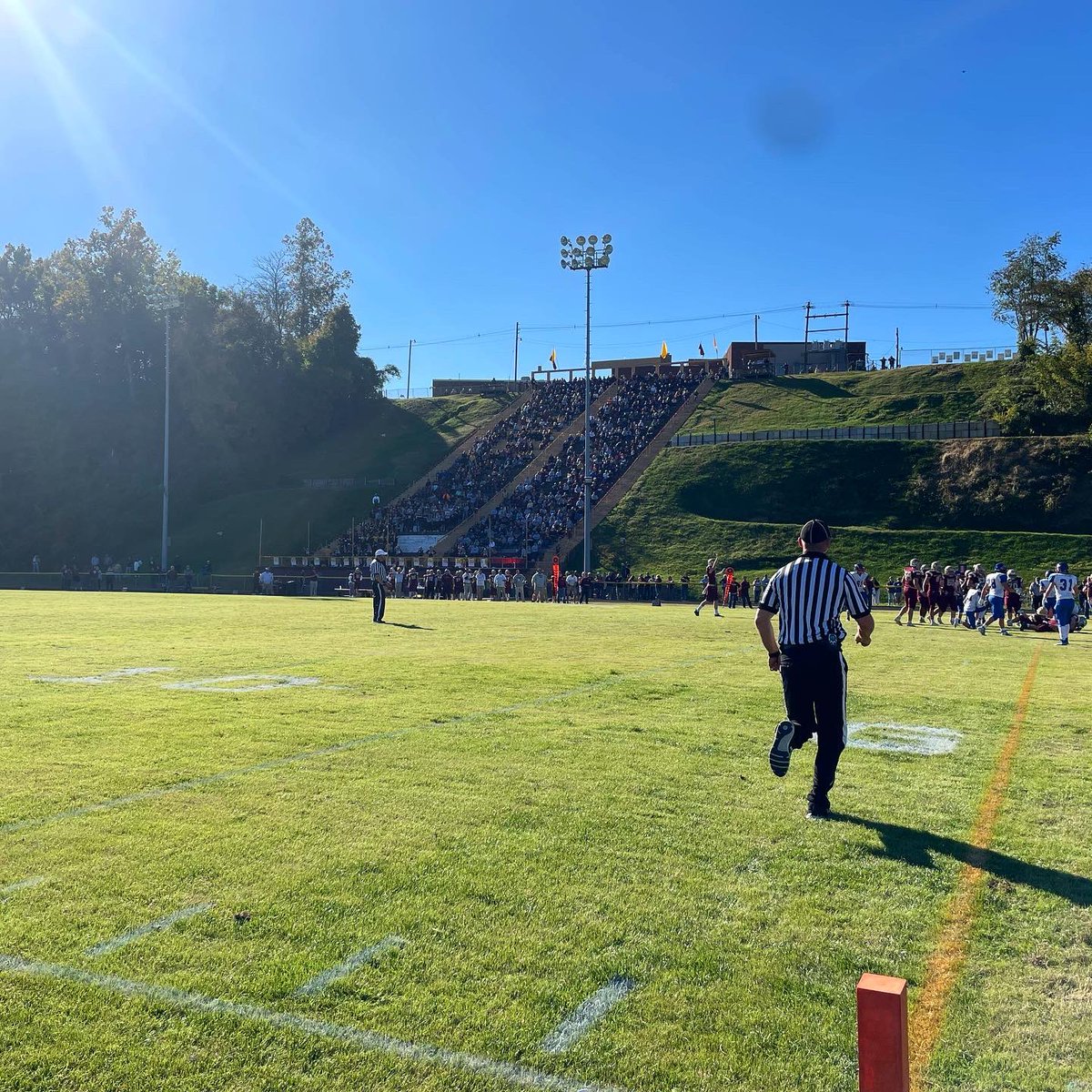 USAFootball's tweet photo. Check out this unique high school football stadium 🤩
📍 The Snake Pit, Mt. Carmel, IL https://t.co/UfjlNqTZO2
