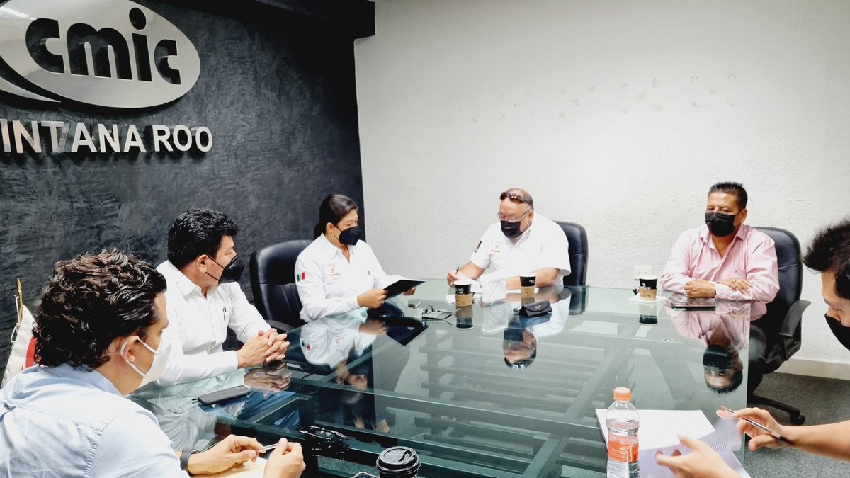 Firma de convenio de colaboración  en favor de colegiados y afiliados.
Ing. Diego Cortés Presidente de la Cmic Quintana Roo e Ing. Ismenia Gomez Presidente del Colegio de Valuadores de Quintana Roo. Por la educación continua para un mejor desarrollo. #cmicqroo #covaqroo