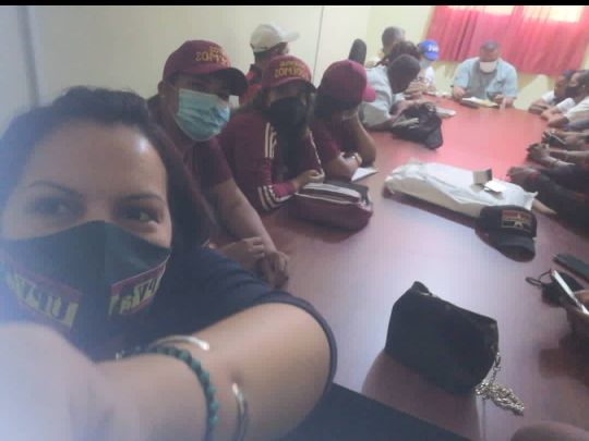 SetraGuarico's tweet photo. #LaPasionDeTodos #10Nov En Reunión con nuestro camarada Candidato a la Alcaldía de Miranda @DonaireDonald y los #PartidosAliados #GPPS afinando detalles para las Elecciones Venideras. #TransporteTieneConQue #PartidosAliadosTienenConQue  @NicolasMaduro @josemvasquez @HAbreuMRT https://t.co/N307q3lfVU