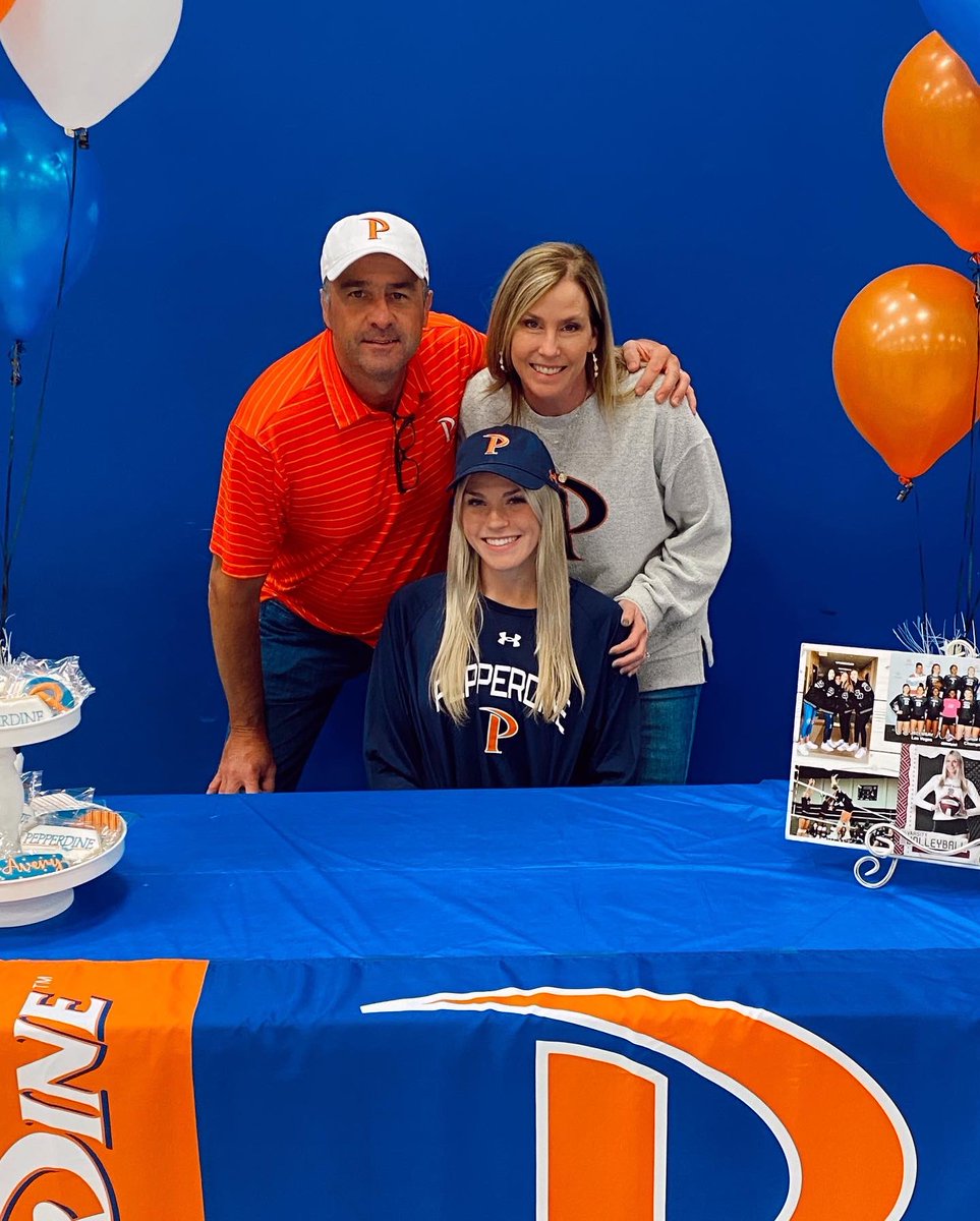 averyshimaitis's tweet photo. So happy to say that i’m OFFICIALLY a wave!!! #wavesup 🧡💙🌊 @WavesVolleyball https://t.co/uIv8VrzimZ