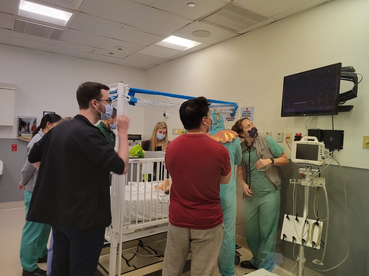 RushSimCenter's tweet image. The emergency medicine residency ended October with #Halloween themed simulations 🎃
