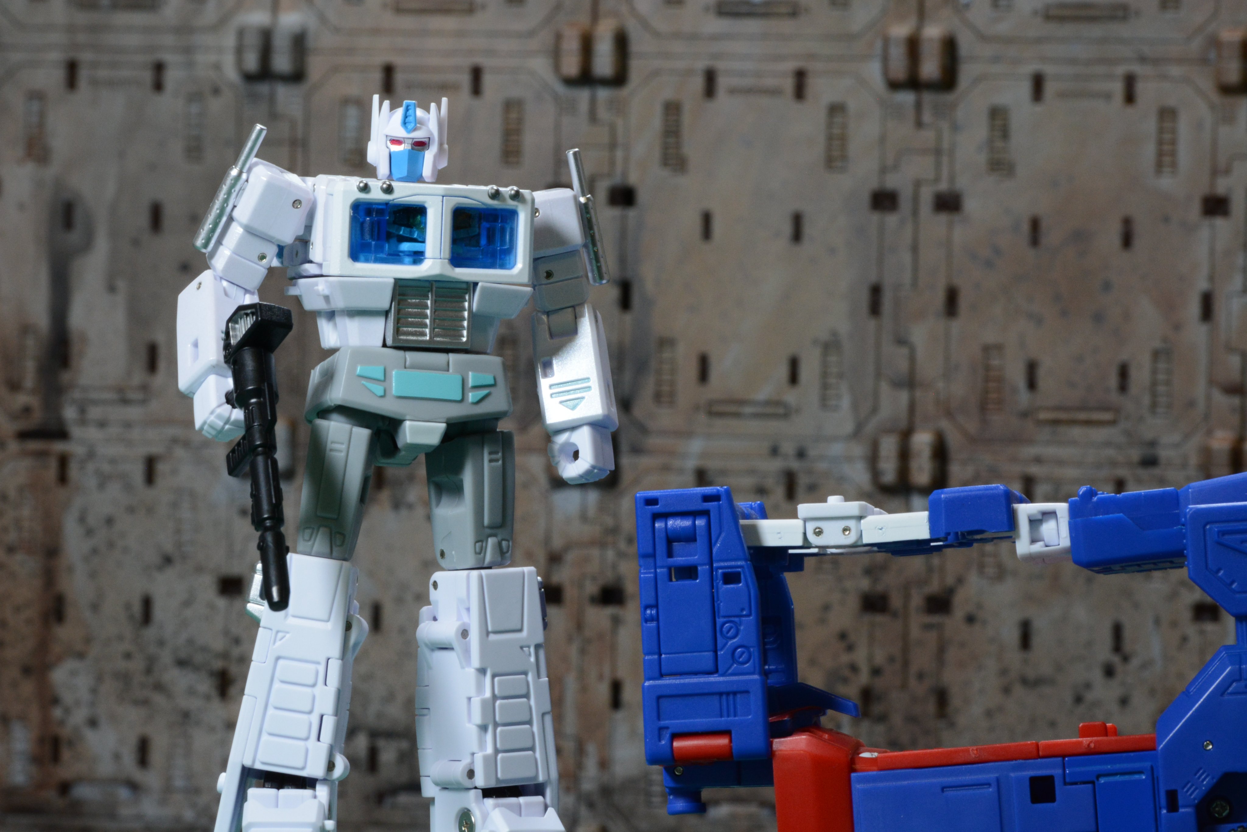 Newage H27W Conquest & H28 Octavian (armored Ultra Magnus